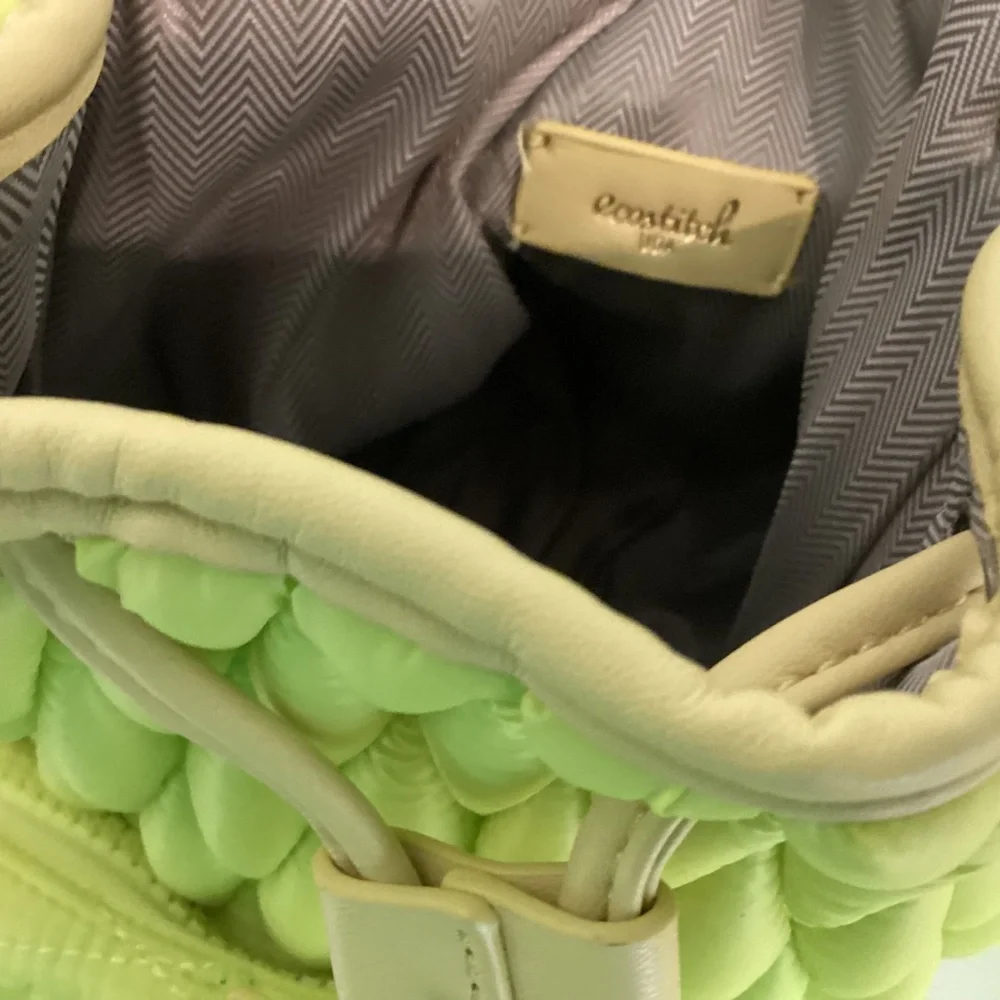 REFUCED Ecostitch NEW WMNS Nylon Puffy Quilted Crossbody Shoulder Neon Bag Shoes